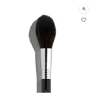 Professional Makeup Brush with Black Handle